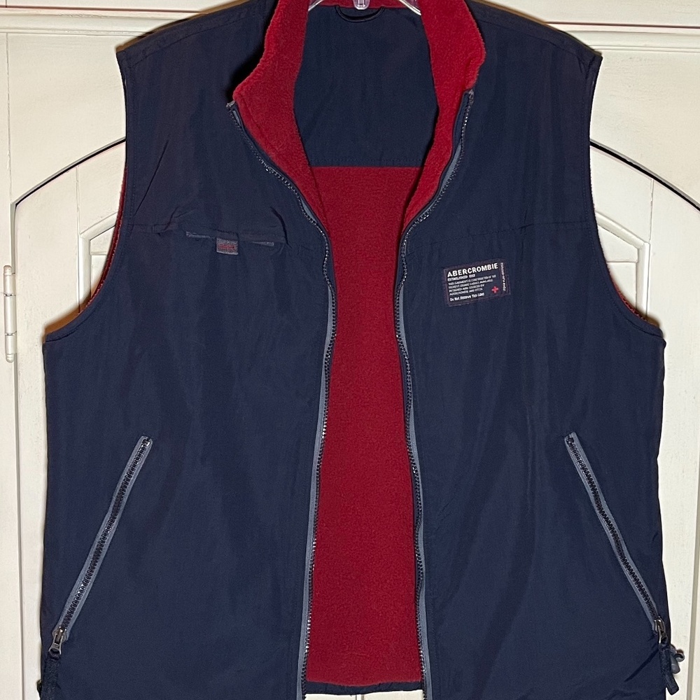 Abercrombie & Fitch Men's Navy Reversible Vest SZ Medium Fleece Lining